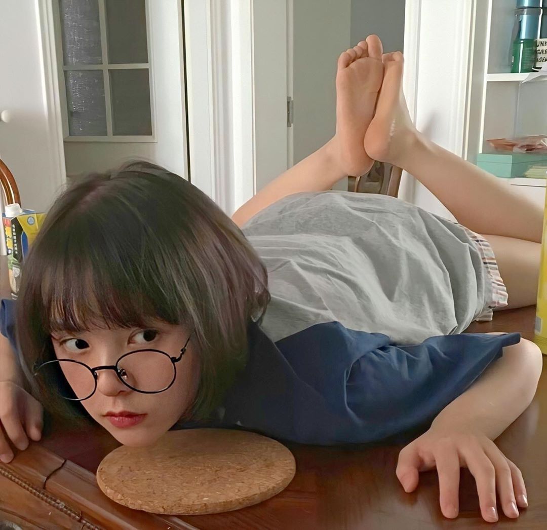 光滑白嫩的小脚丫要不要尝一下