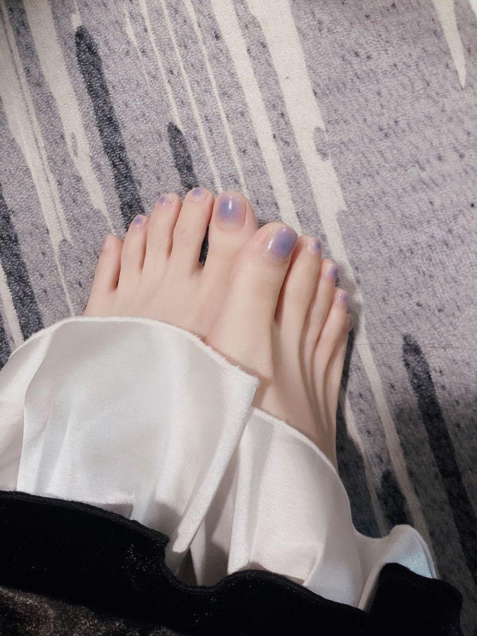 光滑白嫩的小脚丫要不要尝一下