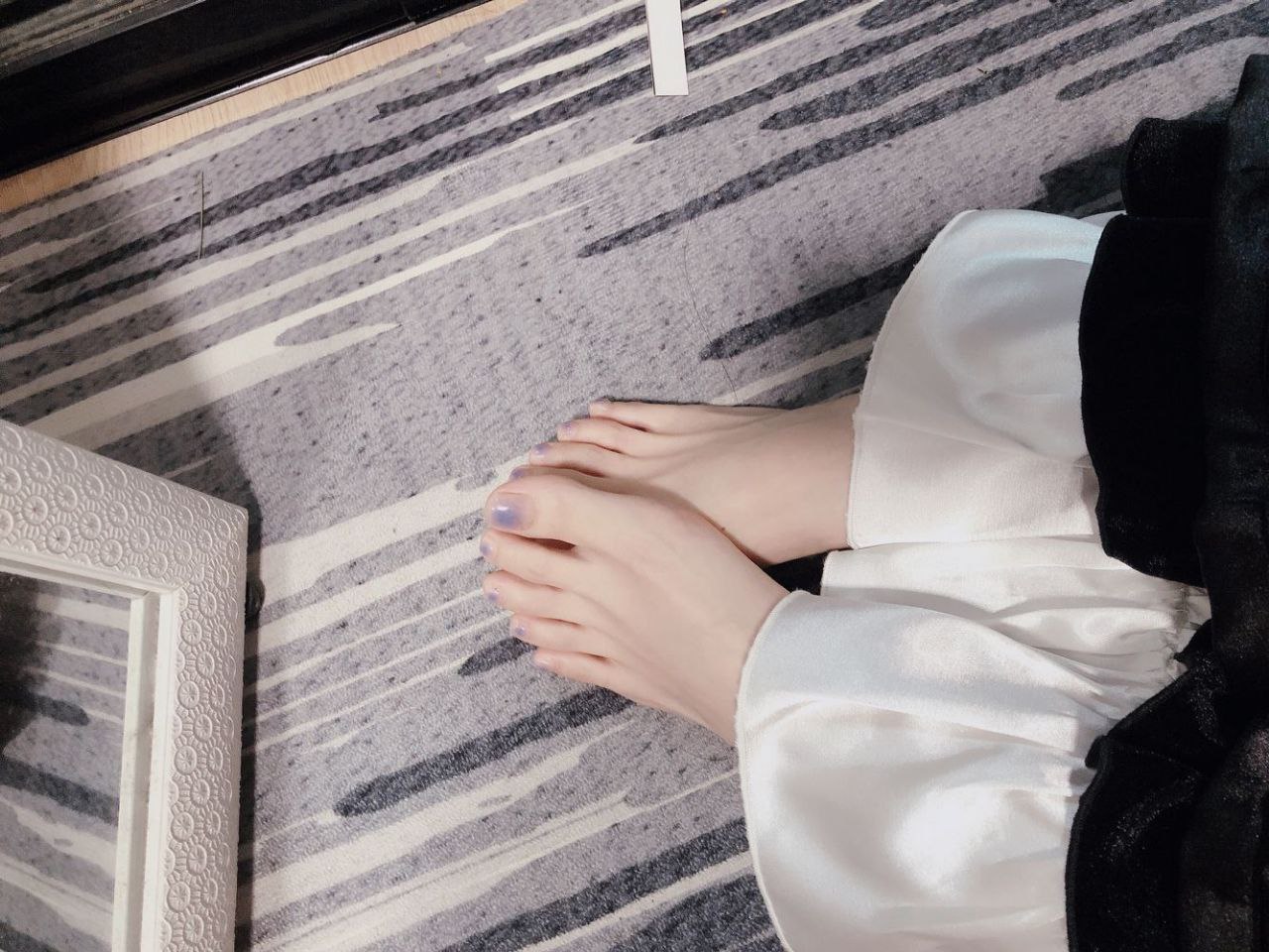 光滑白嫩的小脚丫要不要尝一下