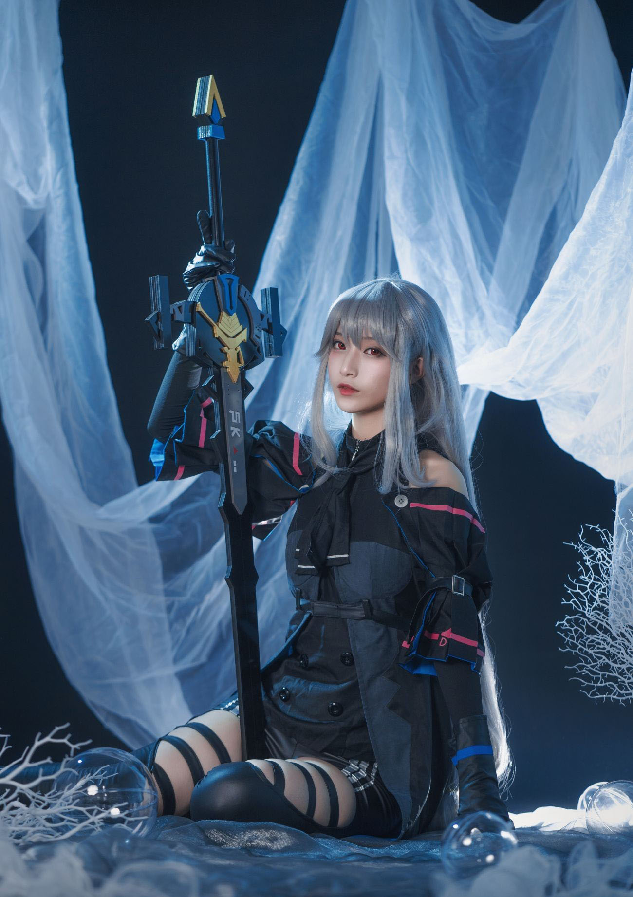 美女战士与阶下囚  鐵板燒鬼舞w 斯卡蒂