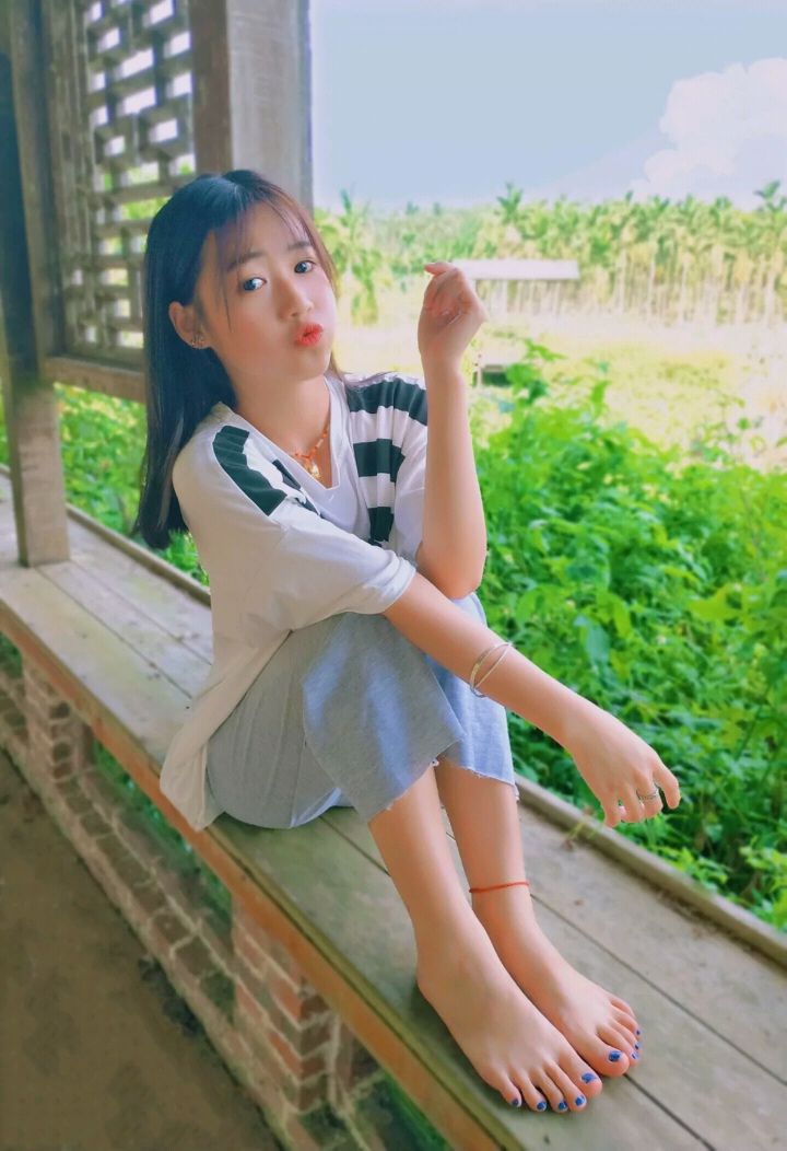 诱人美女的鲜嫩美脚