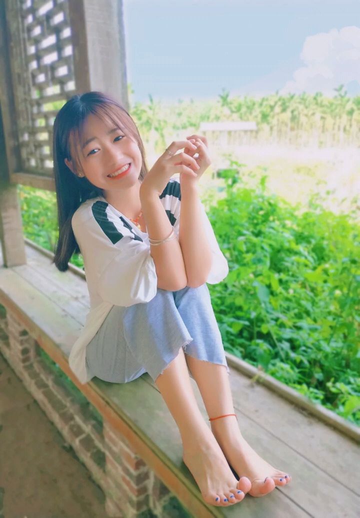 诱人美女的鲜嫩美脚