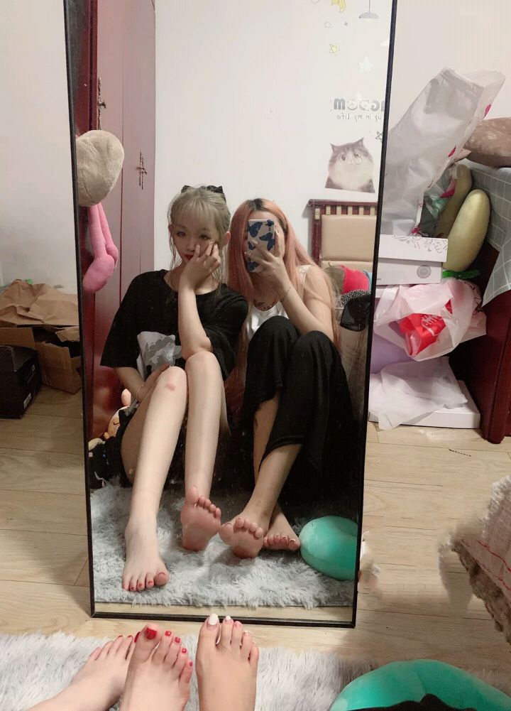 诱人美女的鲜嫩美脚