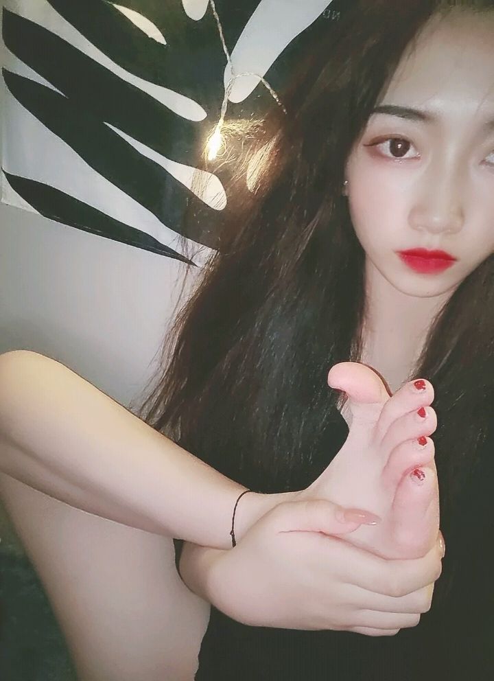 诱人美女的鲜嫩美脚