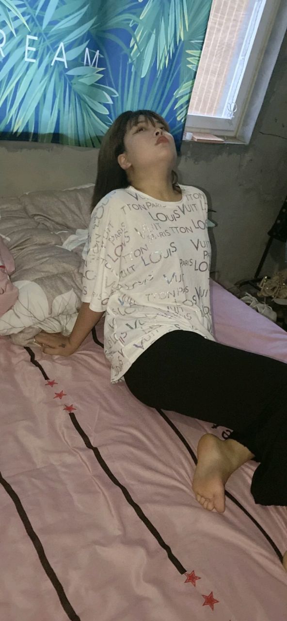 诱人美女的鲜嫩美脚