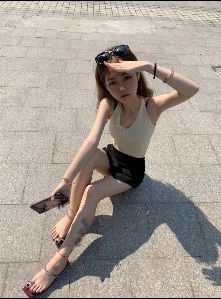 诱人美女的鲜嫩美脚