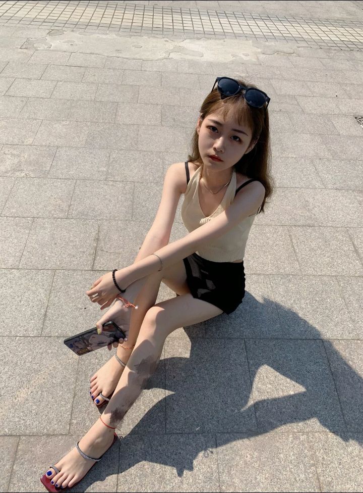诱人美女的鲜嫩美脚