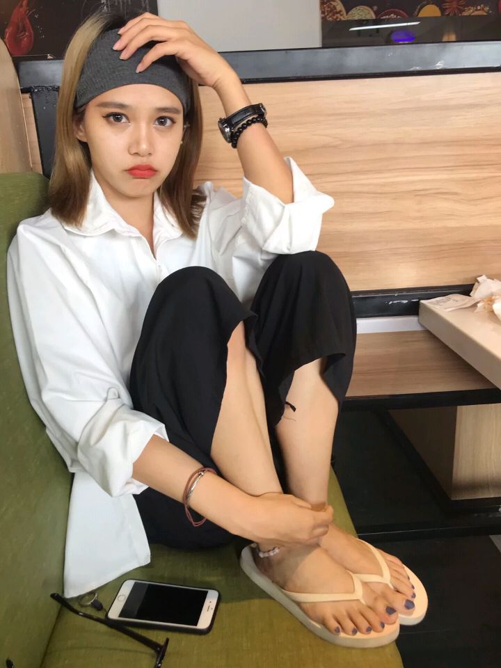 诱人美女的鲜嫩美脚