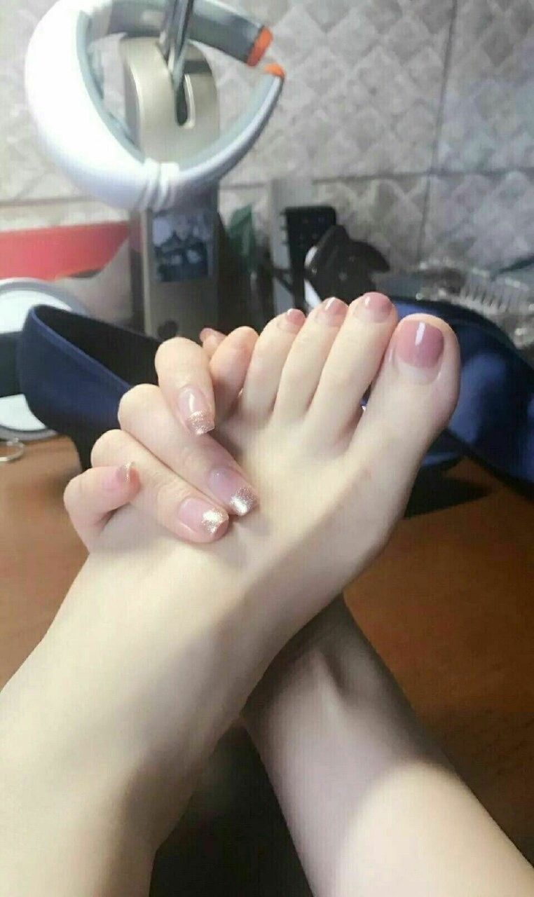 诱人美女的鲜嫩美脚