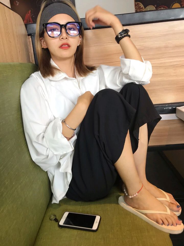 诱人美女的鲜嫩美脚