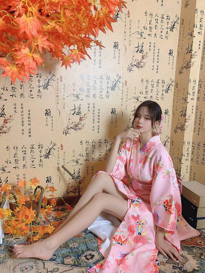 诱人美女的鲜嫩美脚