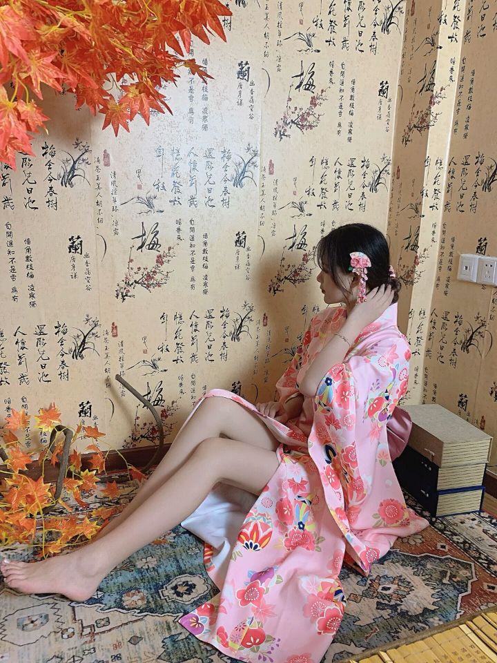诱人美女的鲜嫩美脚