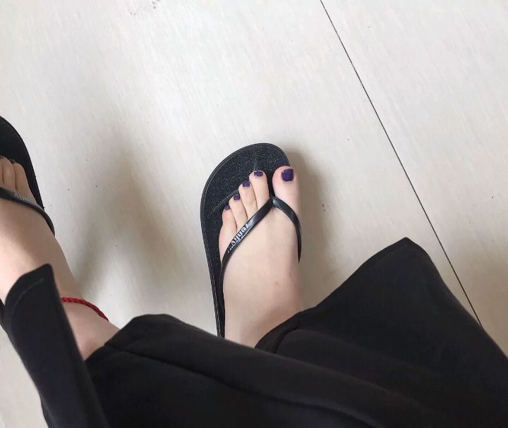 诱人美女的鲜嫩美脚