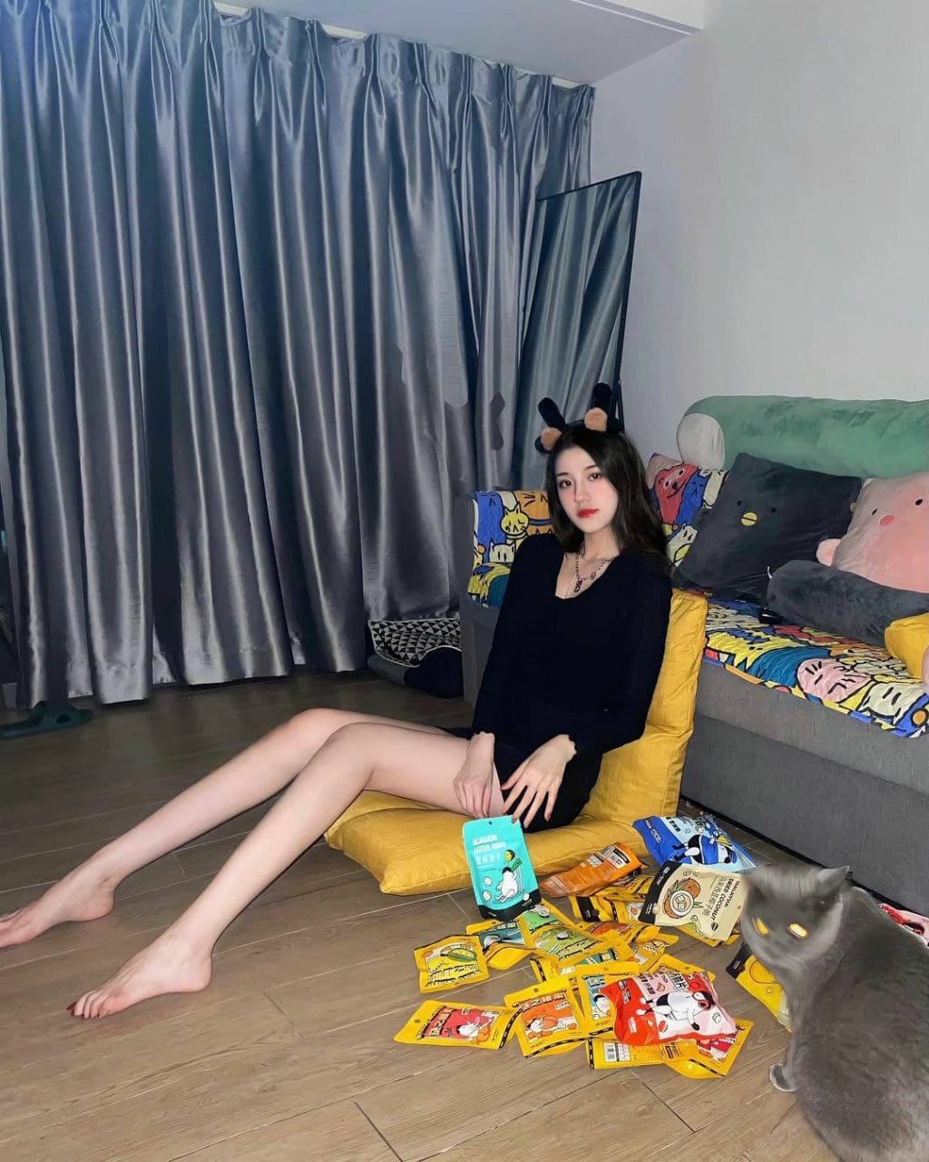 这么好看的美人美脚 真是让人垂涎三尺
