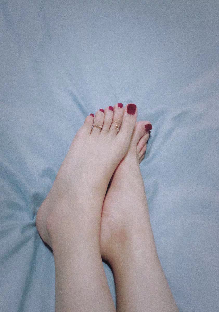 这么好看的美人美脚 真是让人垂涎三尺