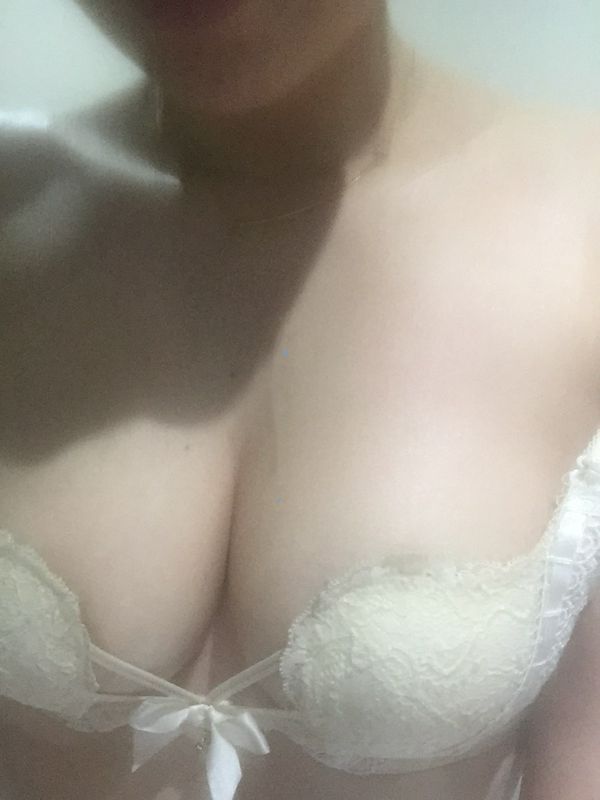 温州高颜值美少妇自拍流出，美乳粉木耳好身材