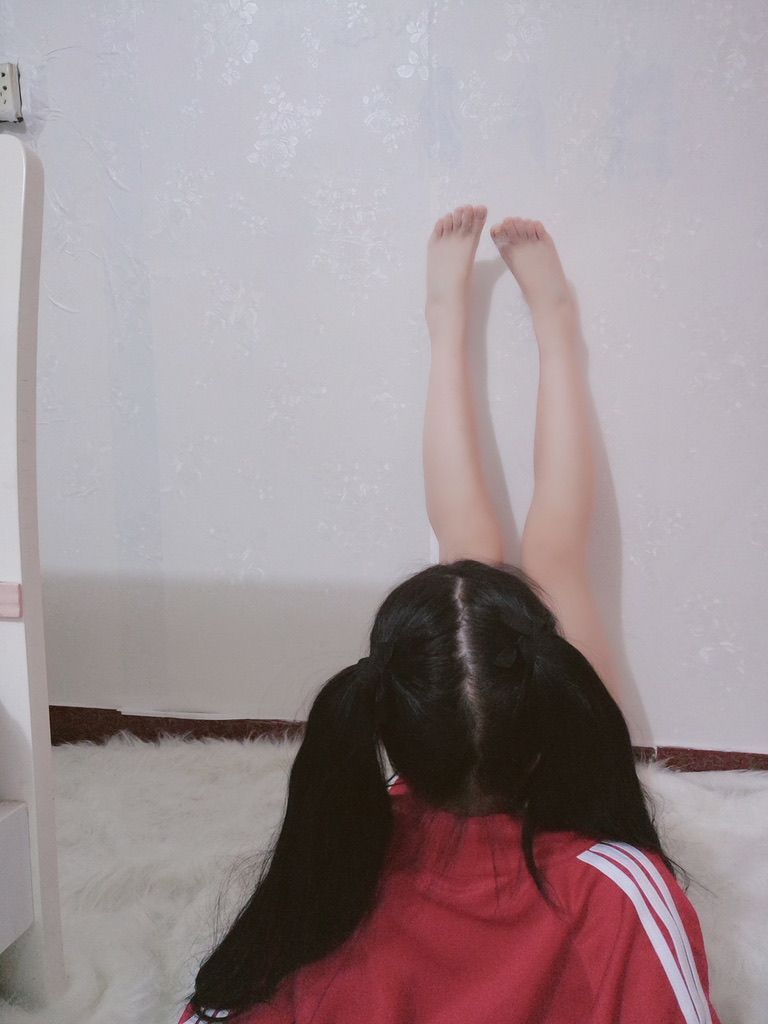 美脚玉足惹人怜 口含把玩欲还休 第三期