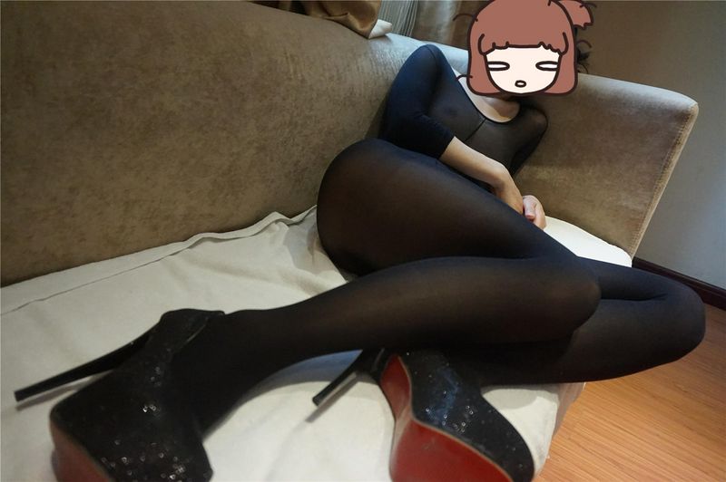 性感高挑福建黑丝衣小少妇