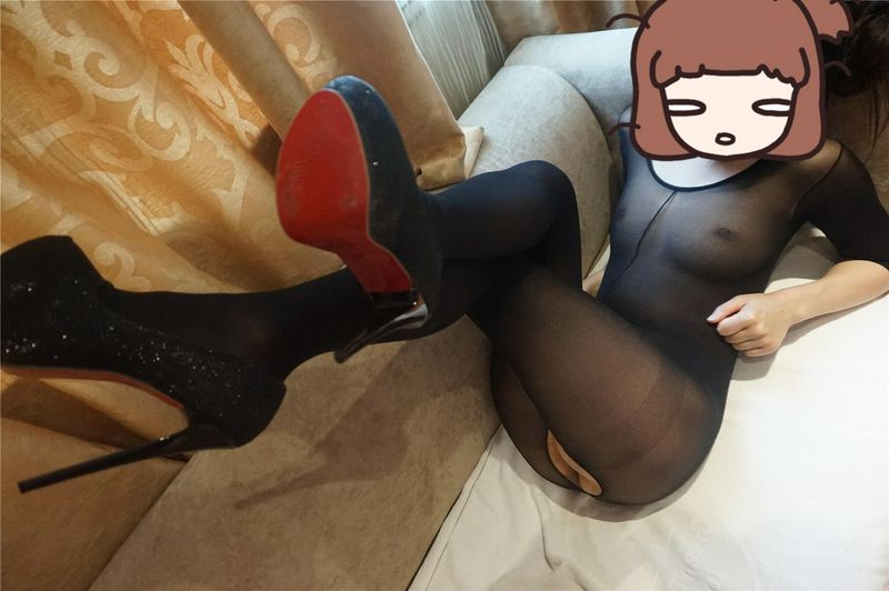 性感高挑福建黑丝衣小少妇