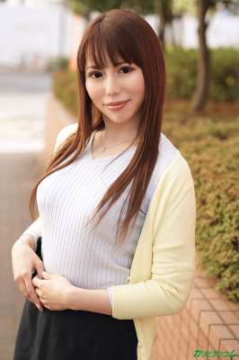 嫩穴轻熟女在家中突然被插直至内射