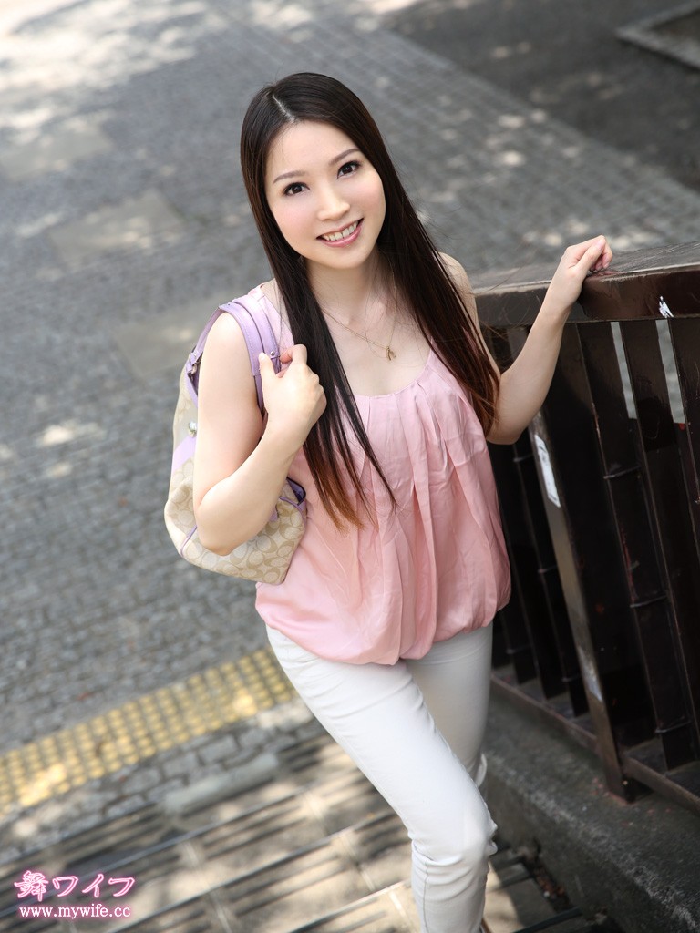 淑女被小哥上，滑入阴道抽插出了好多白色的液体是什么