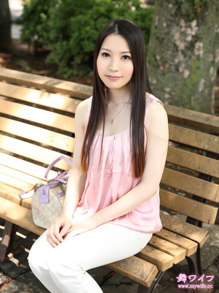 淑女被小哥上，滑入阴道抽插出了好多白色的液体是什么
