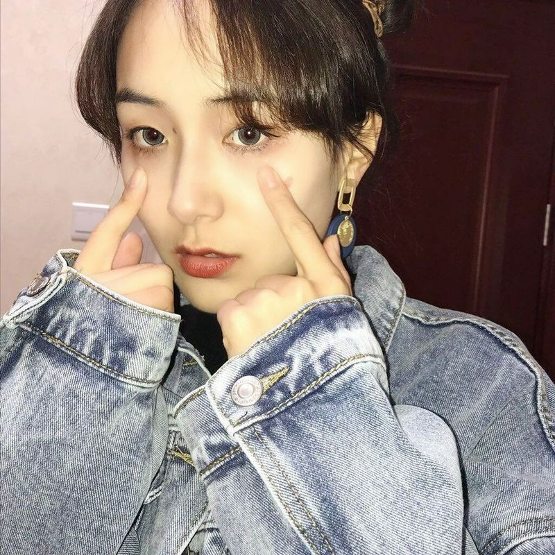人前温婉淑仪，人后闷骚放荡