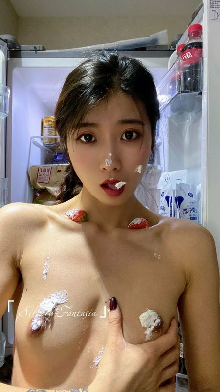 人前温婉淑仪，人后闷骚放荡
