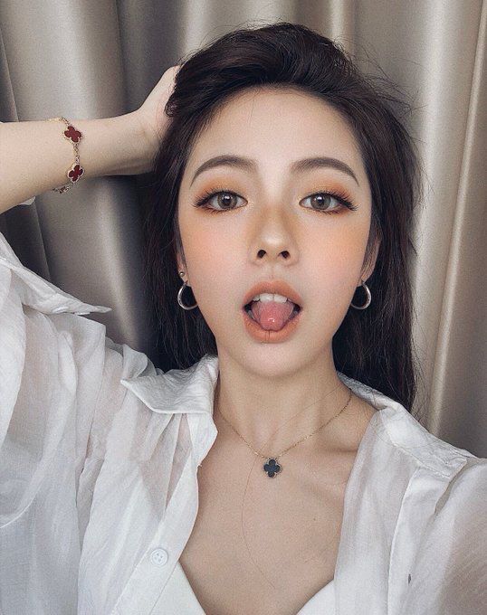 人前温婉淑仪，人后闷骚放荡