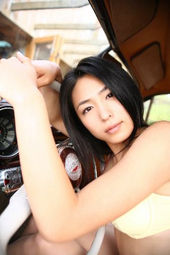 健康小麦肤色不失性感清凉辣妹