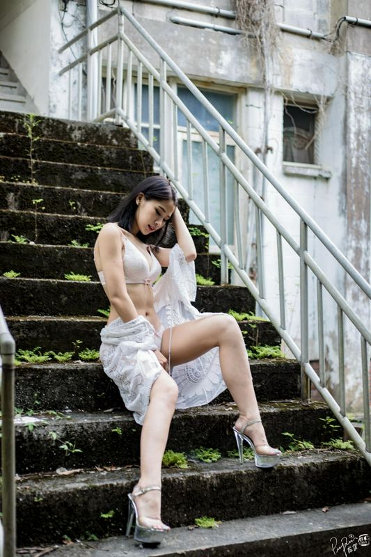 美腿高跟鞋外拍BeautifulsweetgirlPeeChang
