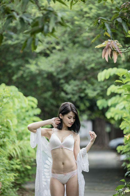美腿高跟鞋外拍BeautifulsweetgirlPeeChang