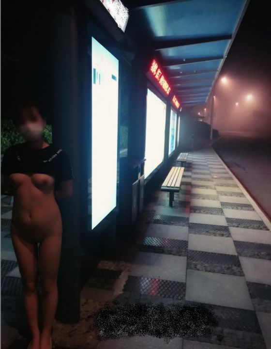 骚浪小姐姐大胆户外露出系列