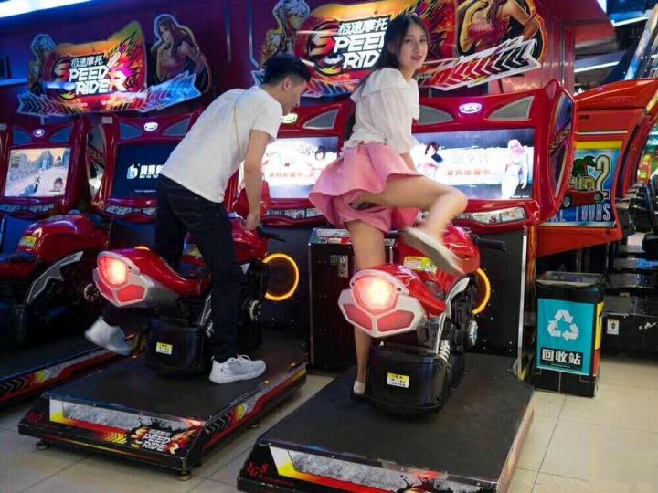 骚浪小姐姐大胆户外露出系列