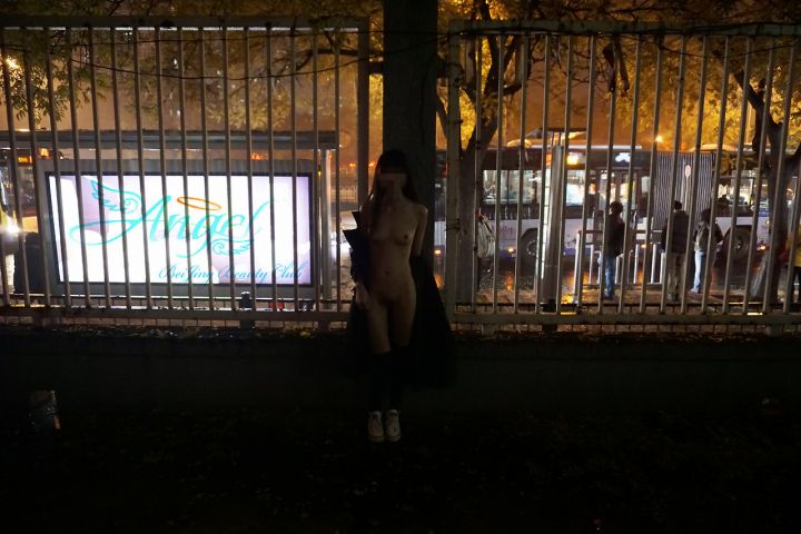 骚浪小姐姐大胆户外露出系列