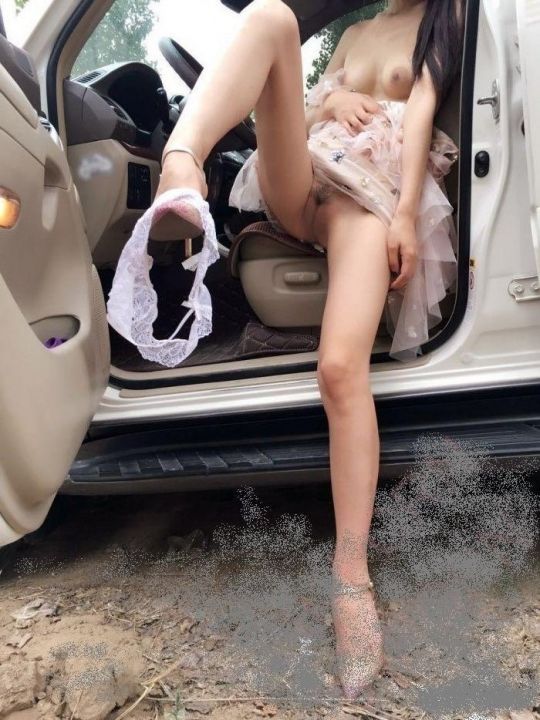 骚浪小姐姐大胆户外露出系列