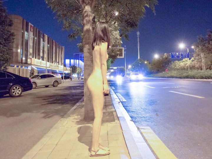 骚浪小姐姐大胆户外露出系列