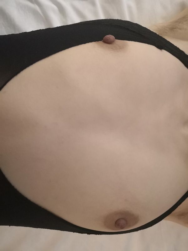 长腿黑丝女友手势认证，欢迎评论小骚货会看哦