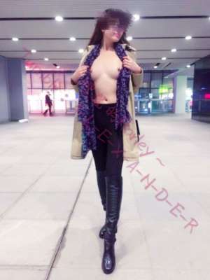 骚浪小姐姐大胆户外露出系列