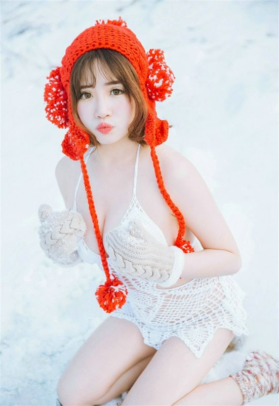 美臀妩媚撩人清纯妹子