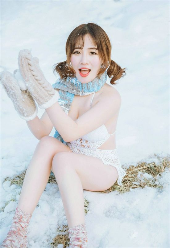 美臀妩媚撩人清纯妹子