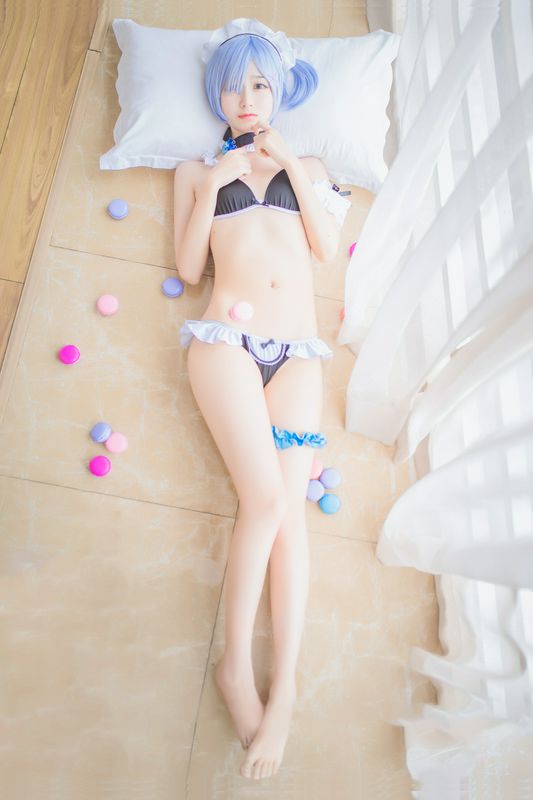 木绵绵蕾姆泳装