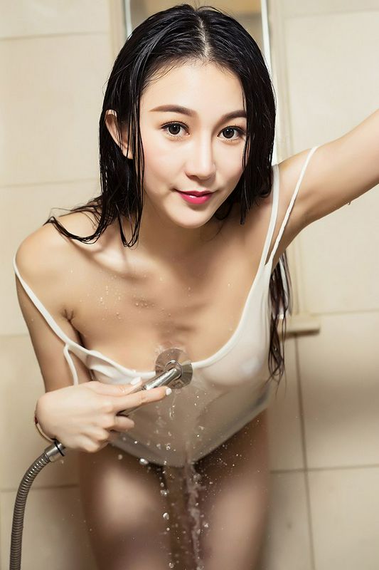 嫩模蛋蛋浴精致曲线室诱惑