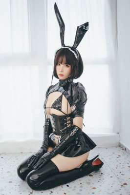 妈妈终于脱下她那小内裤