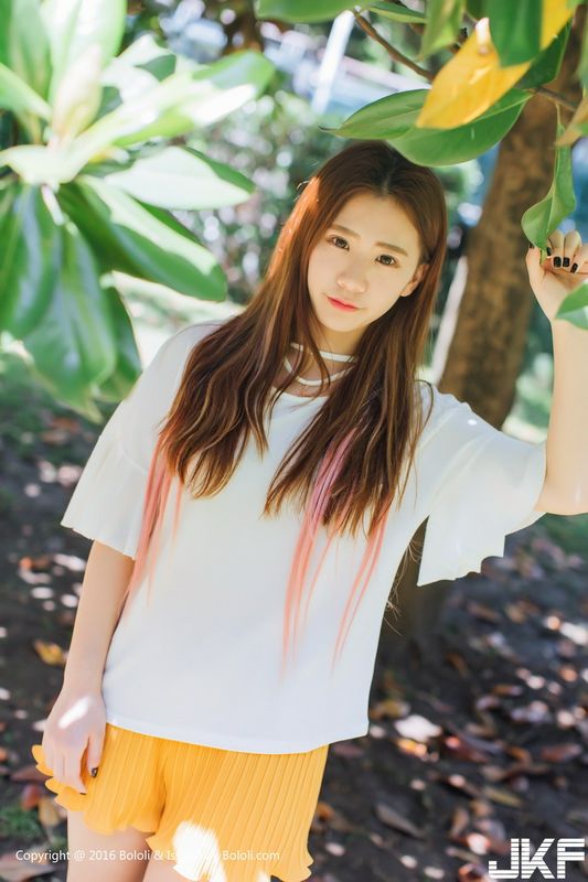 陪室友的老婆试婚纱