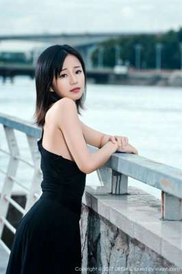 抵挡不了表妹的诱惑放不下心的表姐