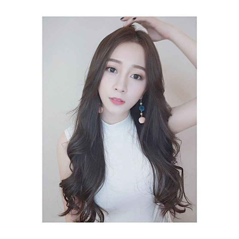 混血正妹筿崎泫镜头下白嫩雪乳奶香四溢