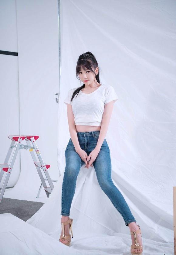 性感女星李恩惠玉腿蛮腰写真