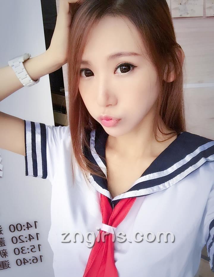 台湾美女杨羽霏私房时尚美照酥胸诱人