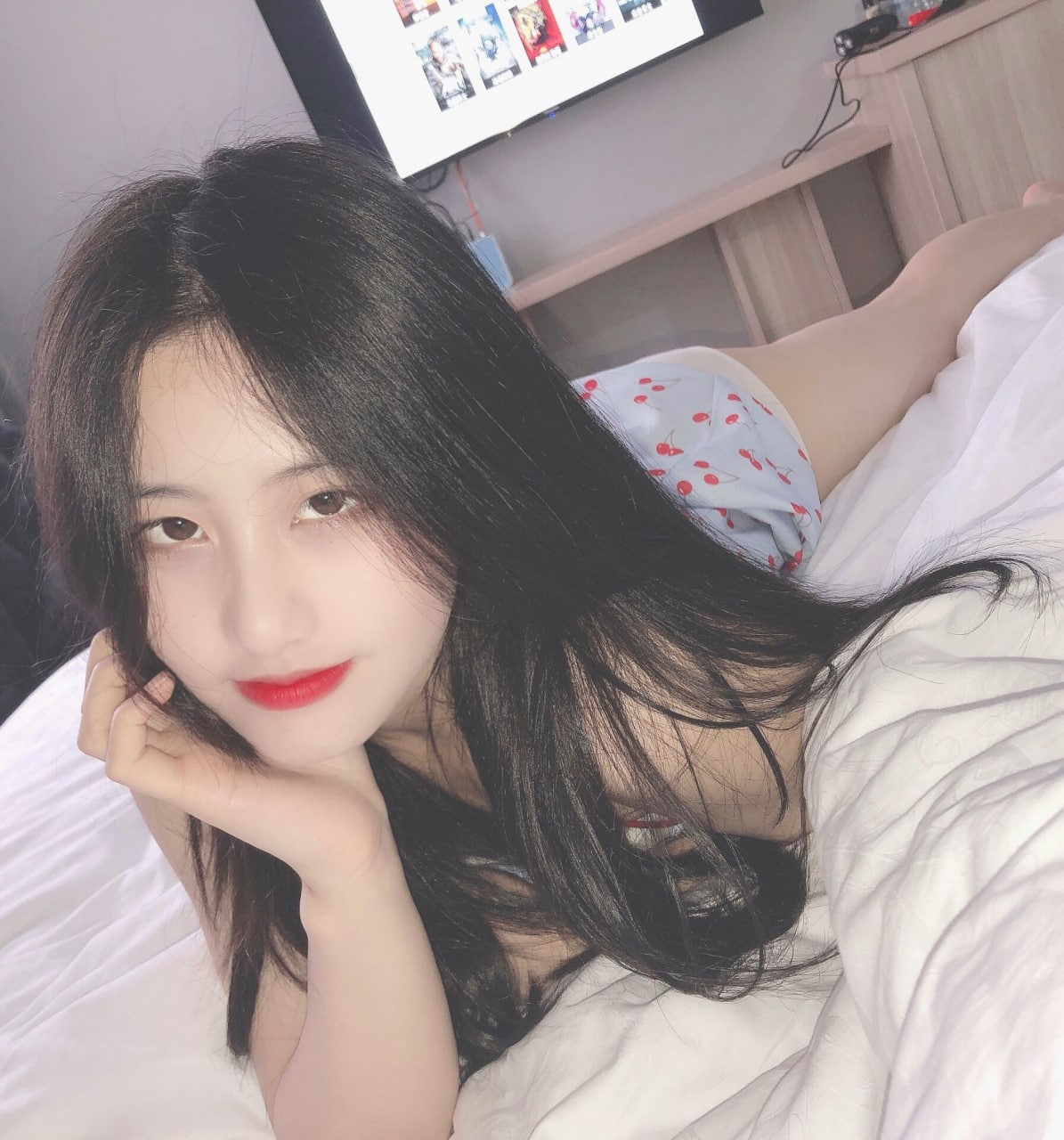 反差美眉
